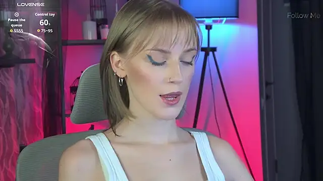 KiraMontoya online show from January 5, 2026, 5:49 pm