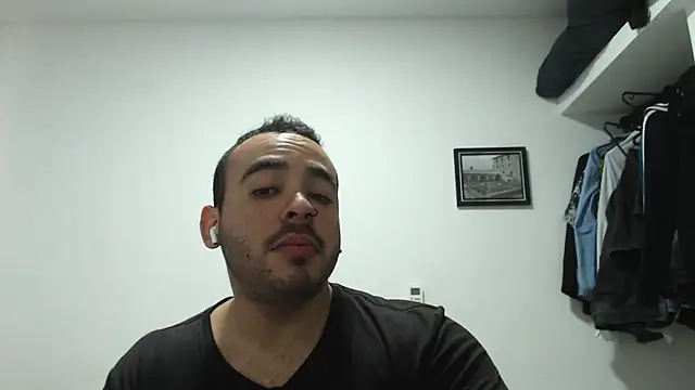 Snapshot of thitat_lovers chatting on March 5, 2025, 9:37 pm thitat lovers online show from March 5, 2025, 9:37 pm