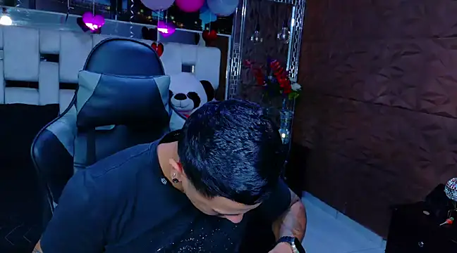 Snapshot of Natha_and_Sophia chatting on February 22, 2025, 11:35 am Natha and Sophia online show from February 22, 2025, 11:35 am