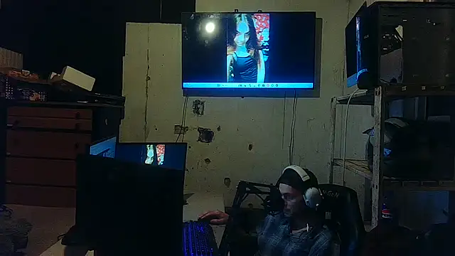 nuttyking2022 online show from April 17, 2026, 9:12 am