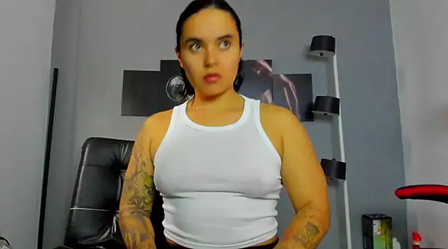 Snapshot of karlyjons12 chatting on February 25, 2025, 4:57 pm karlyjons12 online show from February 25, 2025, 4:57 pm