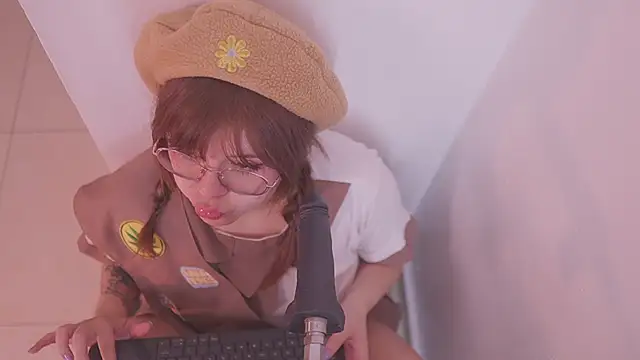 Neekito  online show from November 11, 2025, 7:52 pm