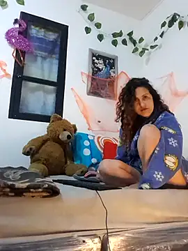 jeans and emma online show from October 30, 2025, 1:59 am