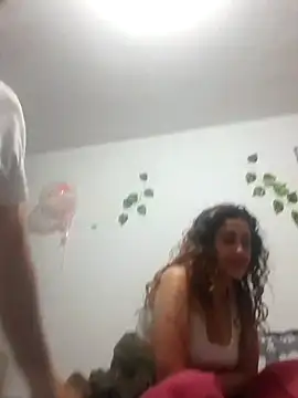 jeans and emma online show from November 11, 2025, 2:28 am