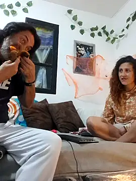 jeans and emma online show from October 22, 2025, 12:32 am