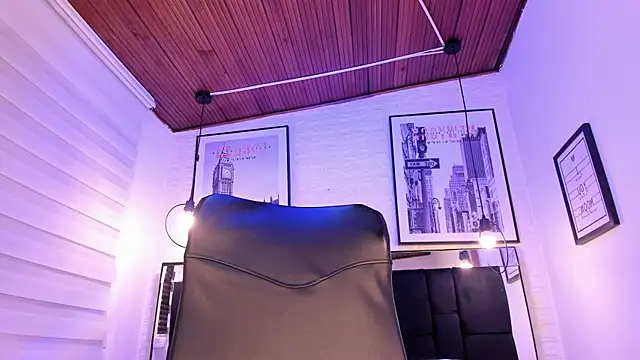 tylla  online show from October 17, 2025, 4:05 am