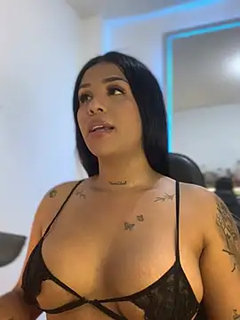 tinalove7 online show from April 18, 2026, 9:15 pm