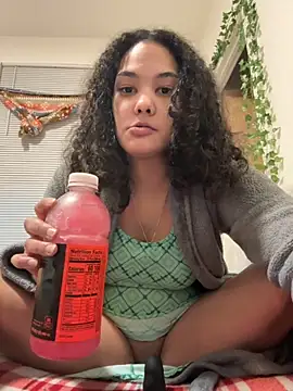 tastylolaaa online show from October 26, 2025, 10:37 am