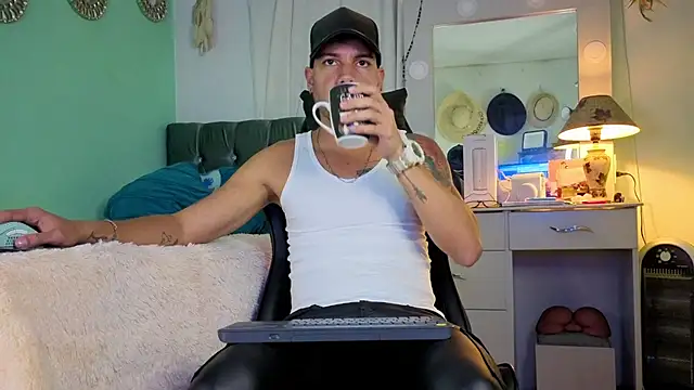 Snapshot of Chrissken chatting on October 7, 2025, 11:06 pm Chrissken online show from October 7, 2025, 11:06 pm