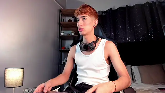 NovaaWheler online show from December 5, 2025, 1:43 pm