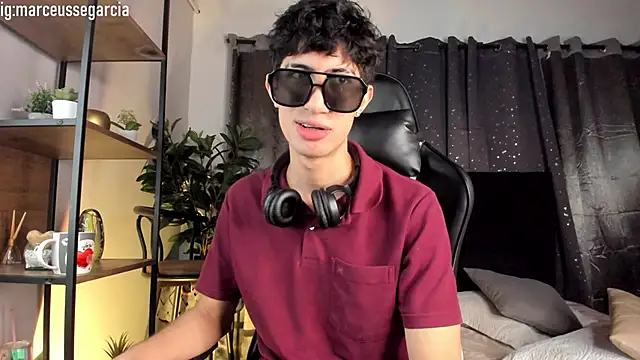 NovaaWheler online show from March 25, 2026, 11:53 am