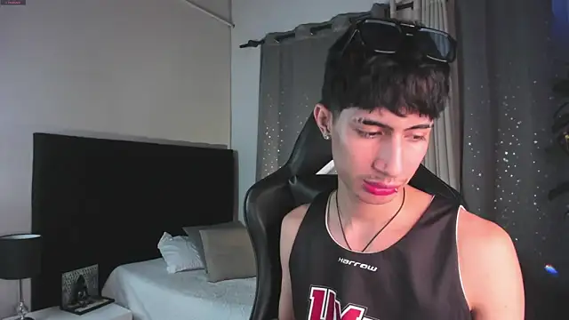 NovaaWheler online show from September 12, 2025, 9:36 pm