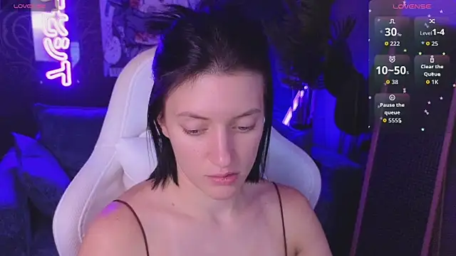 roxy riot  online show from April 6, 2026, 5:08 am