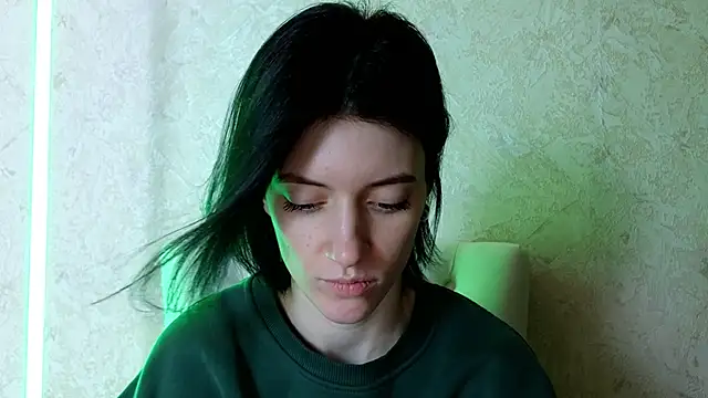 roxy riot  online show from March 19, 2025, 7:40 am