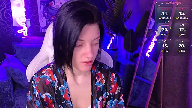 roxy riot  online show from March 30, 2026, 1:29 am