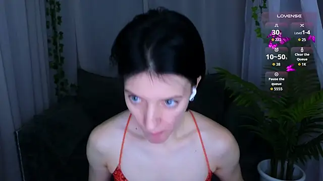 roxy riot  online show from November 7, 2025, 1:21 am