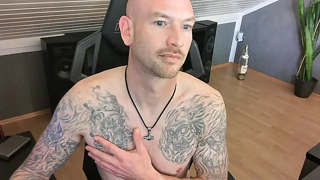 Fit Firefigther online show from November 3, 2025, 9:02 am