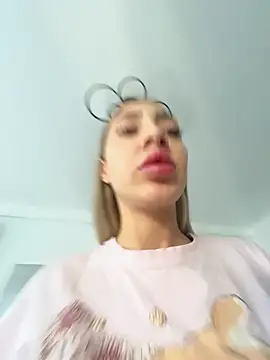 Snapshot of BonyBon29 chatting on March 4, 2026, 7:16 am BonyBon29 online show from March 4, 2026, 7:16 am