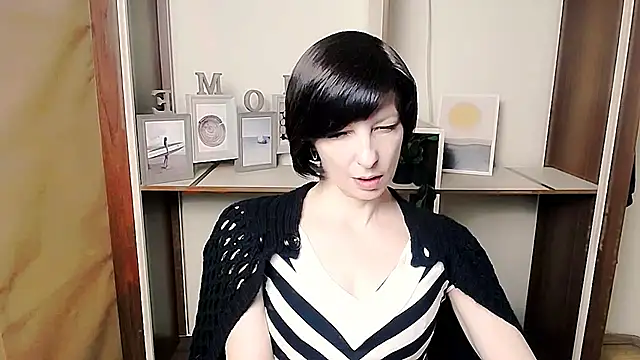 Snapshot of _AngeliaFlow_ chatting on February 12, 2026, 9:09 am AngeliaFlow online show from February 12, 2026, 9:09 am