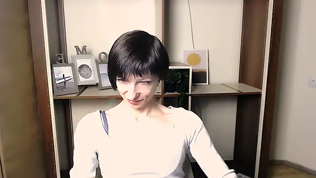  AngeliaFlow  online show from November 8, 2025, 7:45 am