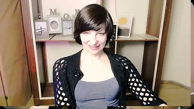  AngeliaFlow  online show from May 21, 2026, 8:01 am
