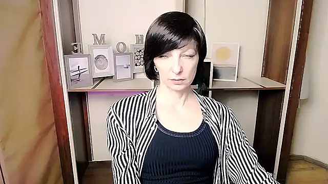 Snapshot of _AngeliaFlow_ chatting on February 14, 2026, 8:36 am AngeliaFlow online show from February 14, 2026, 8:36 am