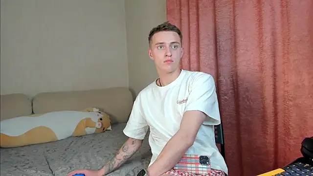 crazybottom99 online show from November 1, 2025, 6:35 pm