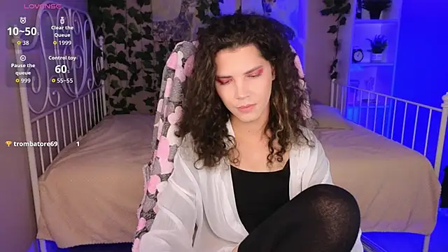 Snapshot of DamienLake chatting on September 28, 2025, 8:27 pm DamienLake online show from September 28, 2025, 8:27 pm