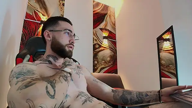 Luke davis01 online show from November 14, 2025, 1:15 pm