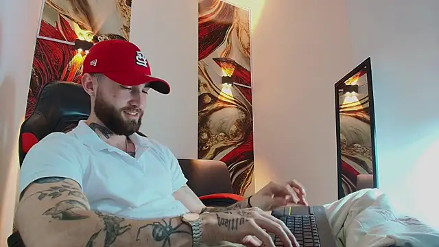 Luke davis01 online show from November 8, 2025, 1:03 pm