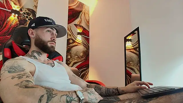 Luke davis01 online show from November 4, 2025, 1:37 pm