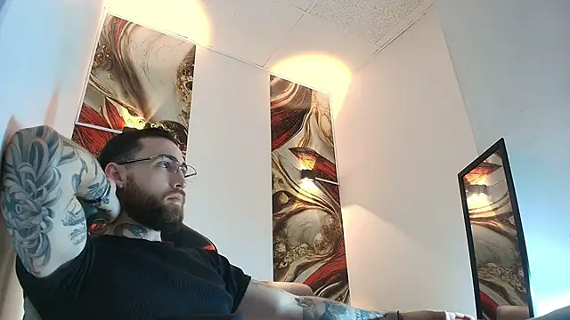 Luke davis01 online show from May 28, 2026, 1:06 pm