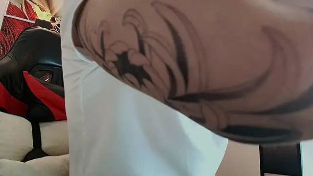 Luke davis01 online show from November 29, 2025, 1:00 pm