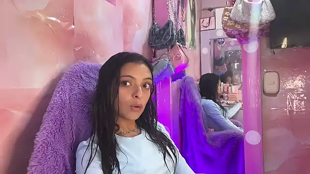 Skye Moore online show from August 8, 2026, 1:45 am