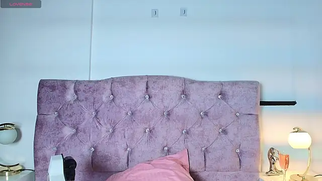 Skye Moore online show from October 18, 2025, 7:27 pm