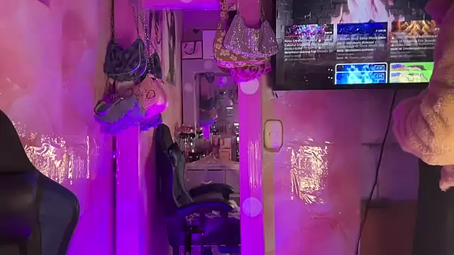Skye Moore online show from August 7, 2026, 9:26 am