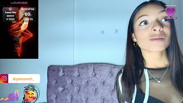 Skye Moore online show from November 4, 2025, 7:50 pm