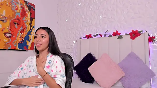 Snapshot of Mirandaa_Rogers chatting on February 20, 2025, 6:35 pm Mirandaa Rogers online show from February 20, 2025, 6:35 pm