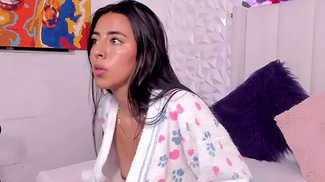 Snapshot of Mirandaa_Rogers chatting on February 17, 2025, 9:32 pm Mirandaa Rogers online show from February 17, 2025, 9:32 pm