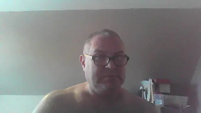 mkestr69 online show from December 15, 2025, 9:31 pm