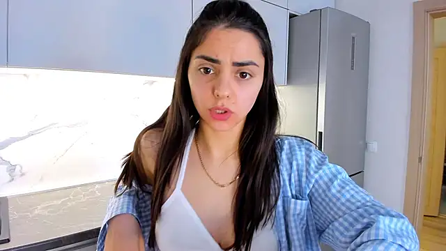 EmiliaZen online show from March 20, 2025, 2:32 pm