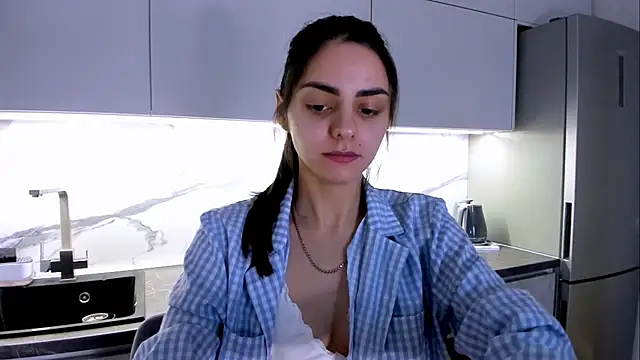 EmiliaZen online show from February 20, 2025, 1:08 pm