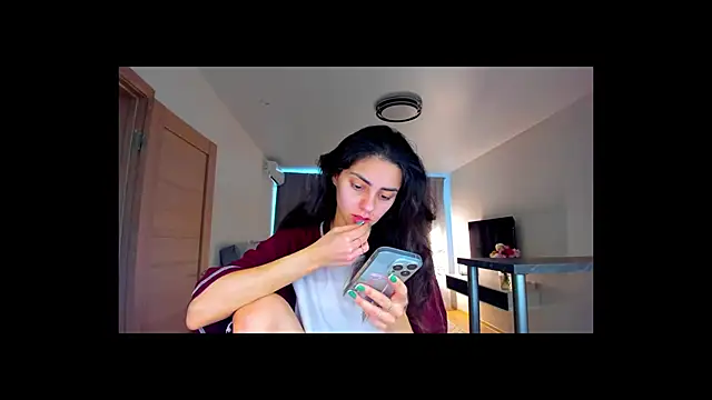 EmiliaZen online show from October 14, 2025, 1:23 pm