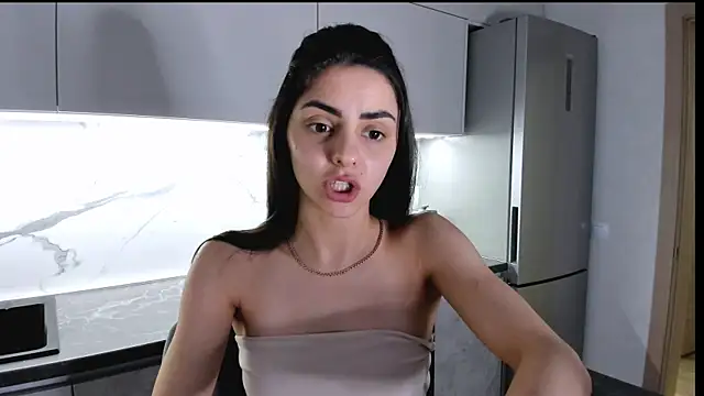 EmiliaZen online show from February 8, 2025, 7:27 pm