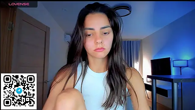 EmiliaZen online show from September 9, 2025, 4:16 pm