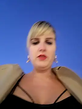 Snapshot of Sexybiene969 chatting on October 13, 2025, 4:41 pm Sexybiene969 online show from October 13, 2025, 4:41 pm