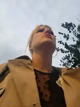 Snapshot of Sexybiene969 chatting on October 1, 2025, 4:44 pm Sexybiene969 online show from October 1, 2025, 4:44 pm