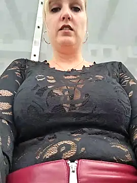 Snapshot of Sexybiene969 chatting on September 14, 2025, 3:12 pm Sexybiene969 online show from September 14, 2025, 3:12 pm