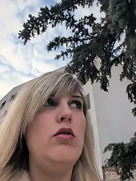 Sexybiene969 online show from April 15, 2026, 4:11 pm