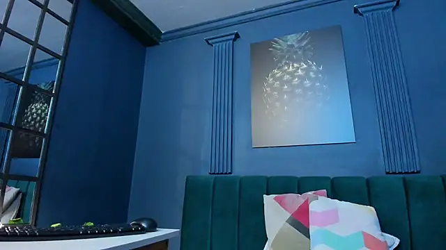 scarlet edwars online show from February 17, 2026, 7:11 pm